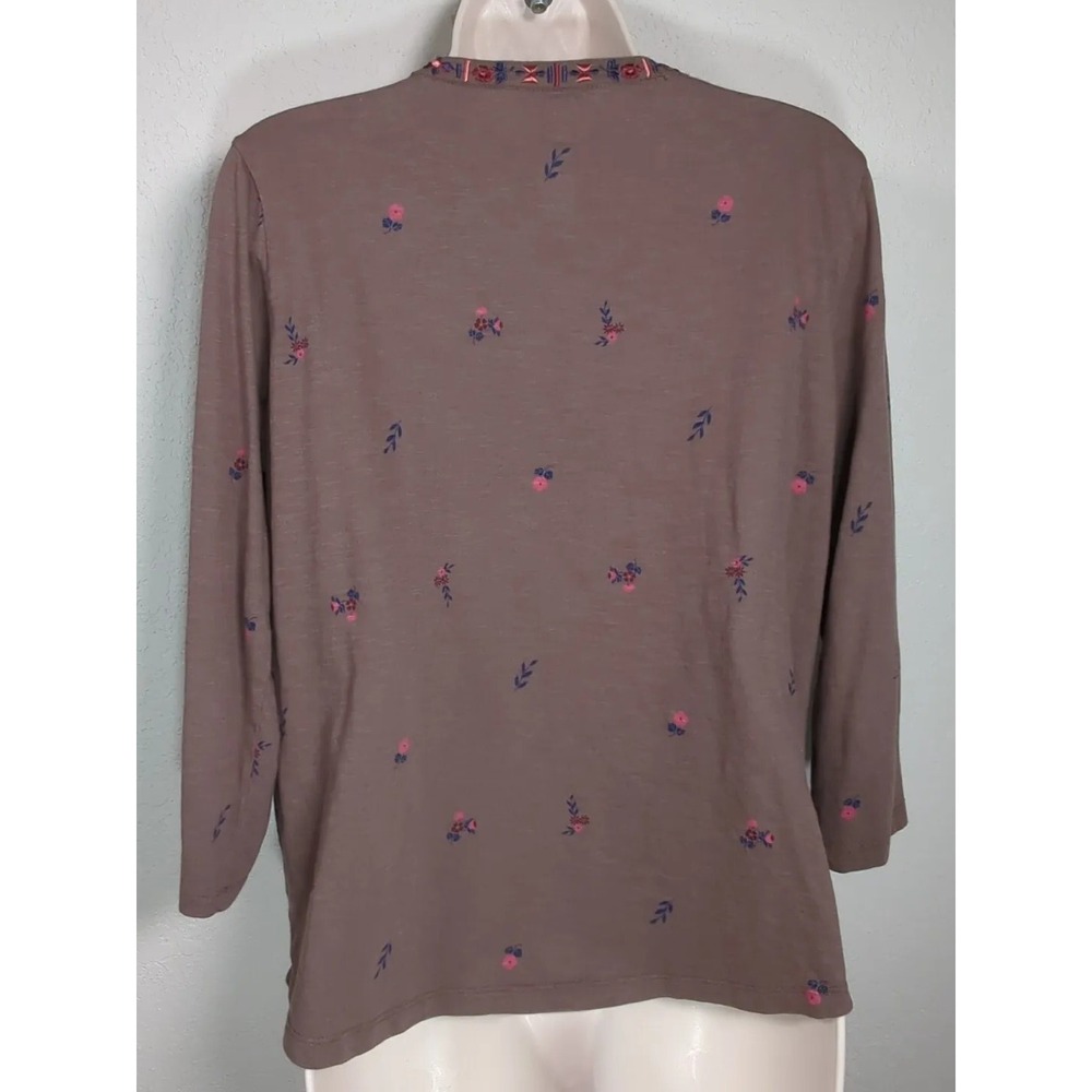 St John's Bay Women's Olive Green Knit Top Embroidered Flowers 3/4 Sleeve Size M - Picture 4 of 5